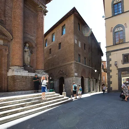 Il Tolomei - In The Middle Of Main Street Appartamento Siena